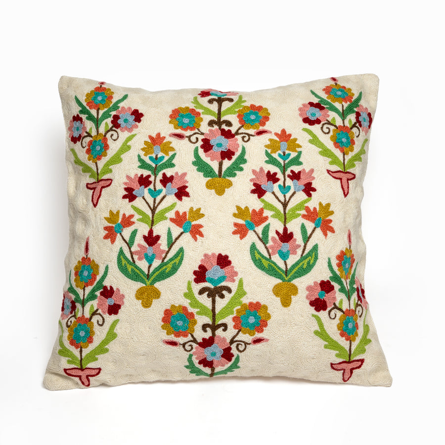 Cojín bordado Boutas