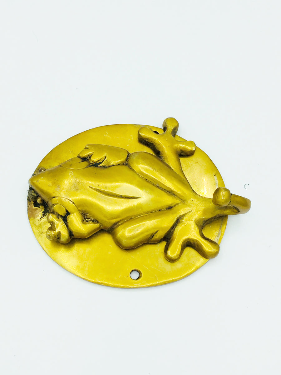 Aldaba con percha con figura de rana de metal dorado